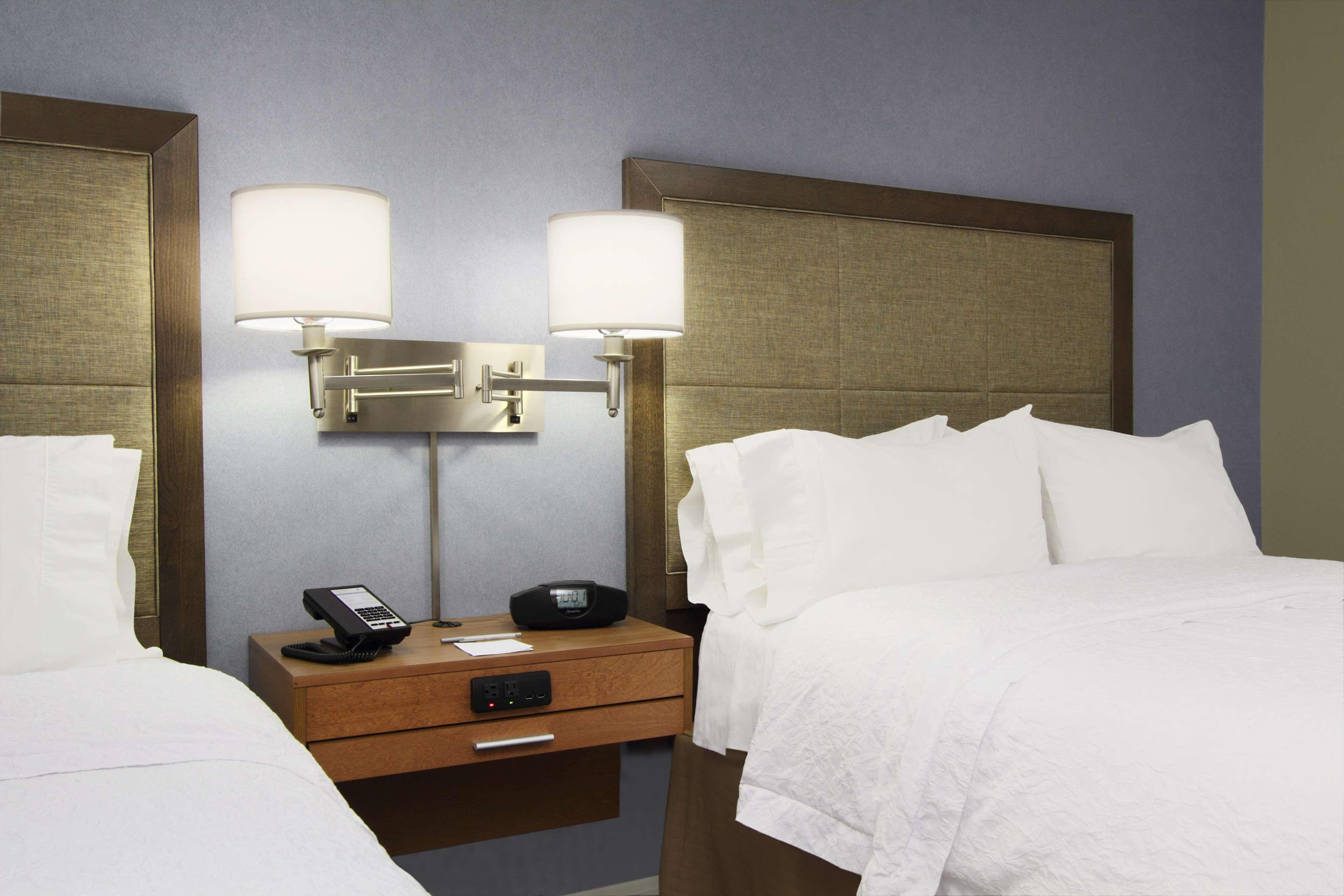 Отель Hampton By Hilton Austin South - I-35 & Ben White Экстерьер фото