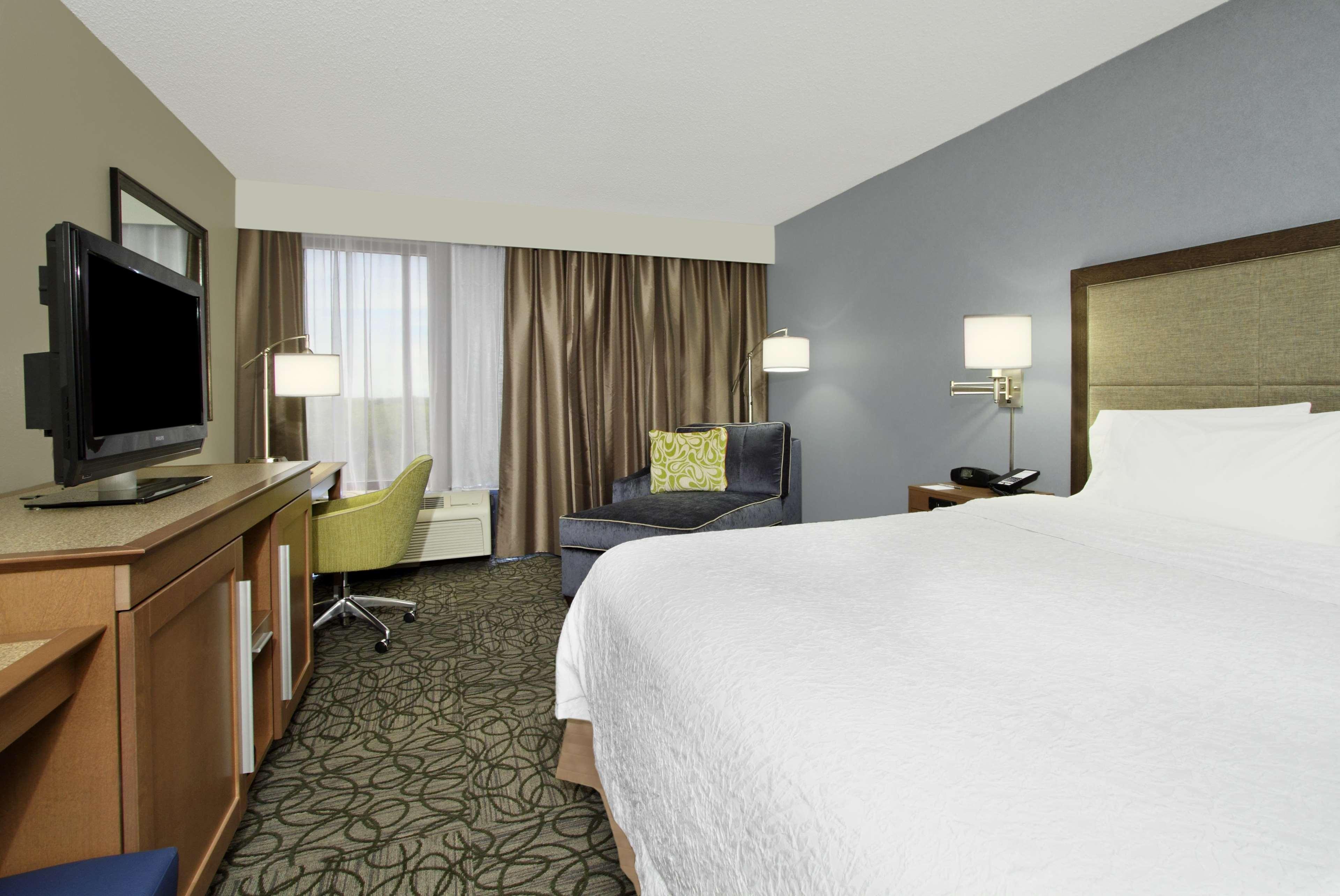 Отель Hampton By Hilton Austin South - I-35 & Ben White Экстерьер фото