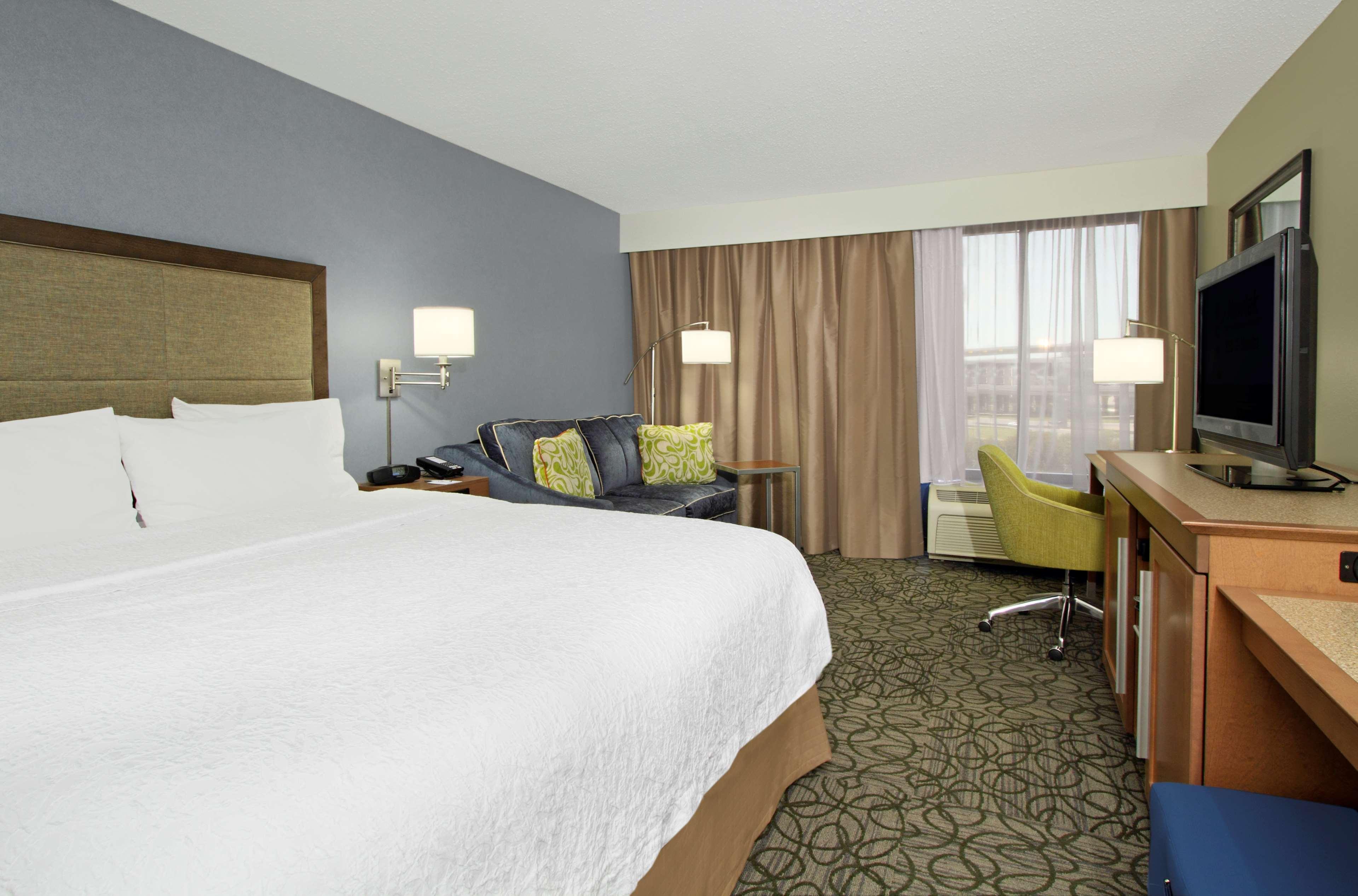 Отель Hampton By Hilton Austin South - I-35 & Ben White Экстерьер фото
