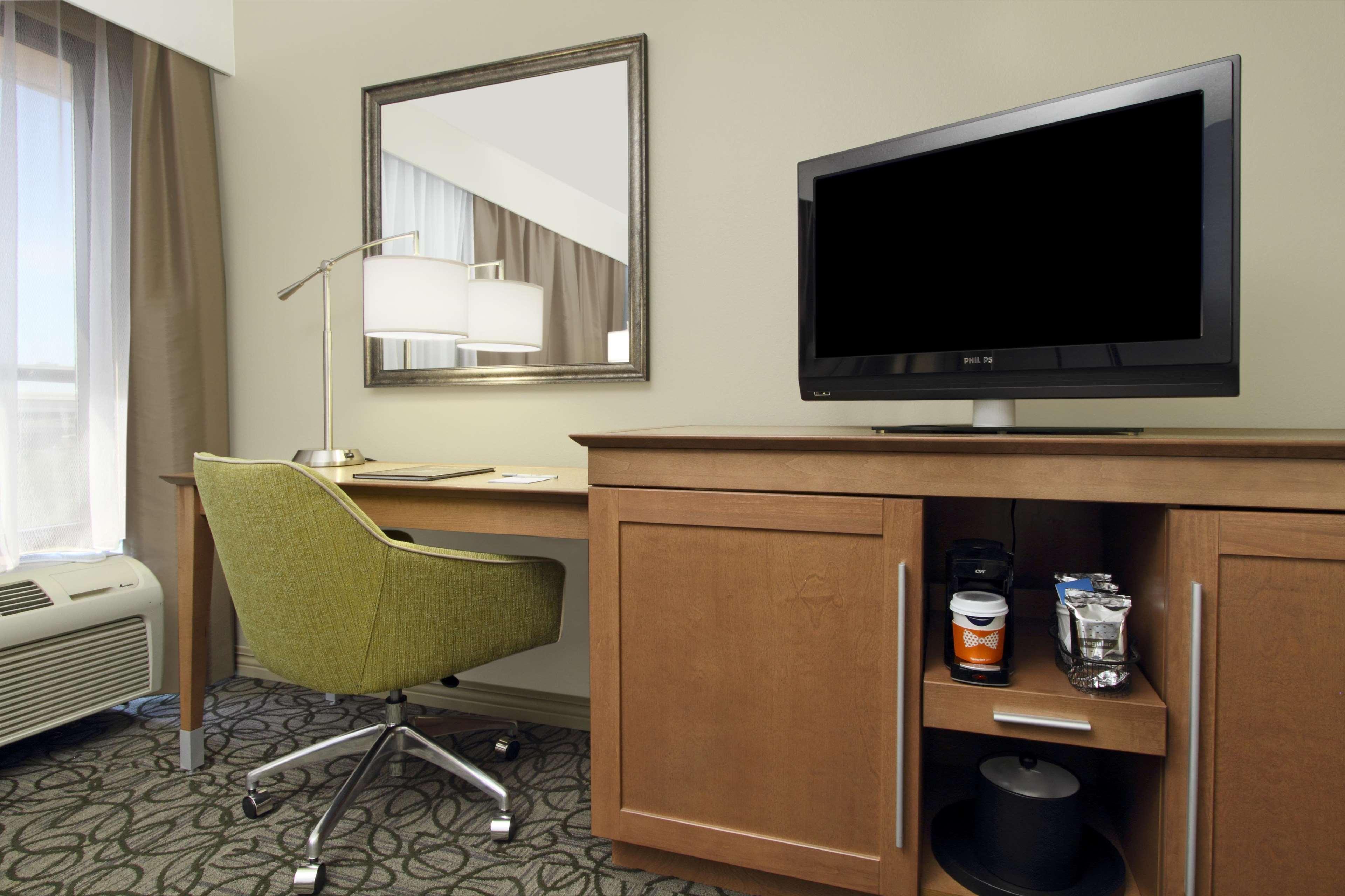 Отель Hampton By Hilton Austin South - I-35 & Ben White Экстерьер фото