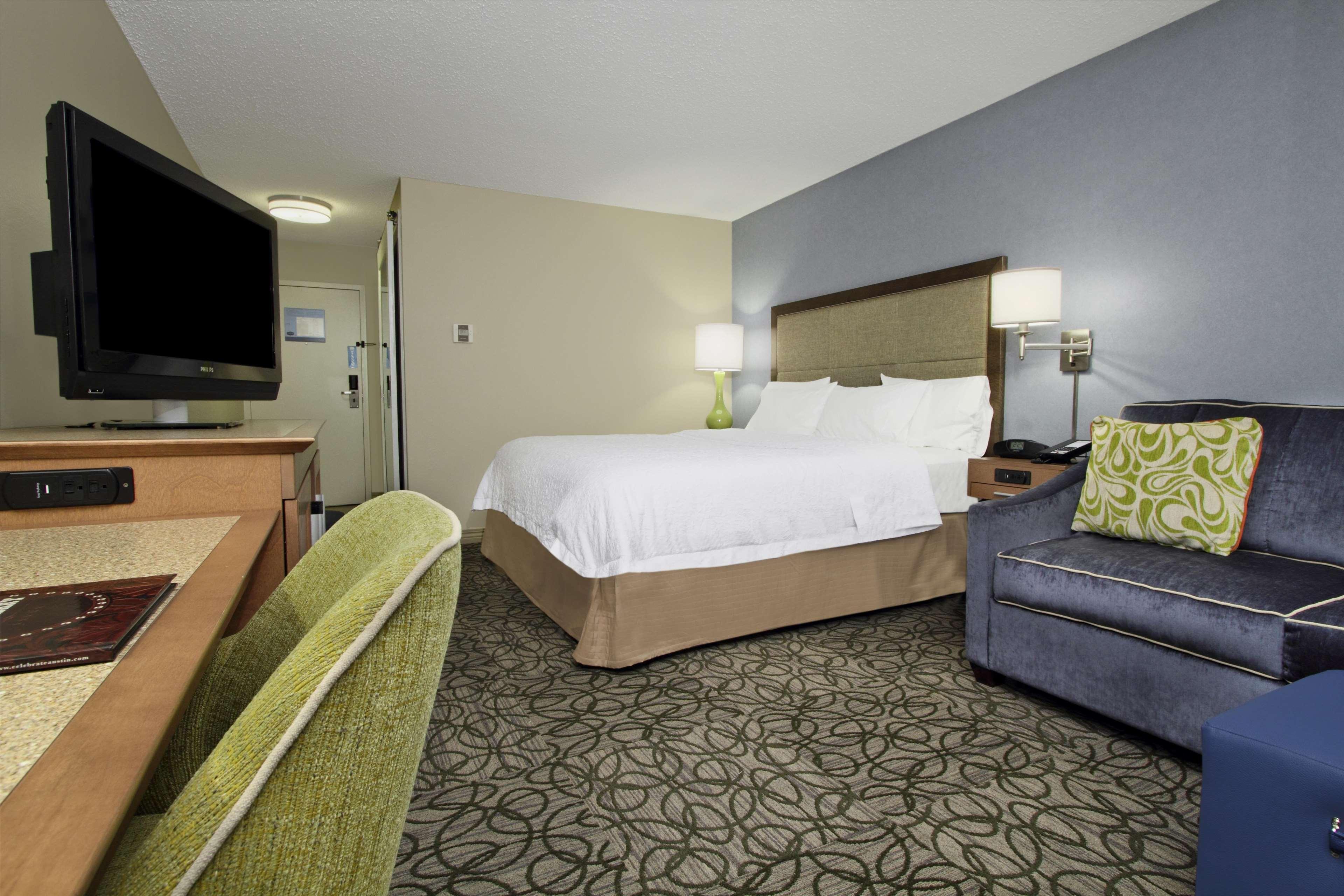 Отель Hampton By Hilton Austin South - I-35 & Ben White Экстерьер фото