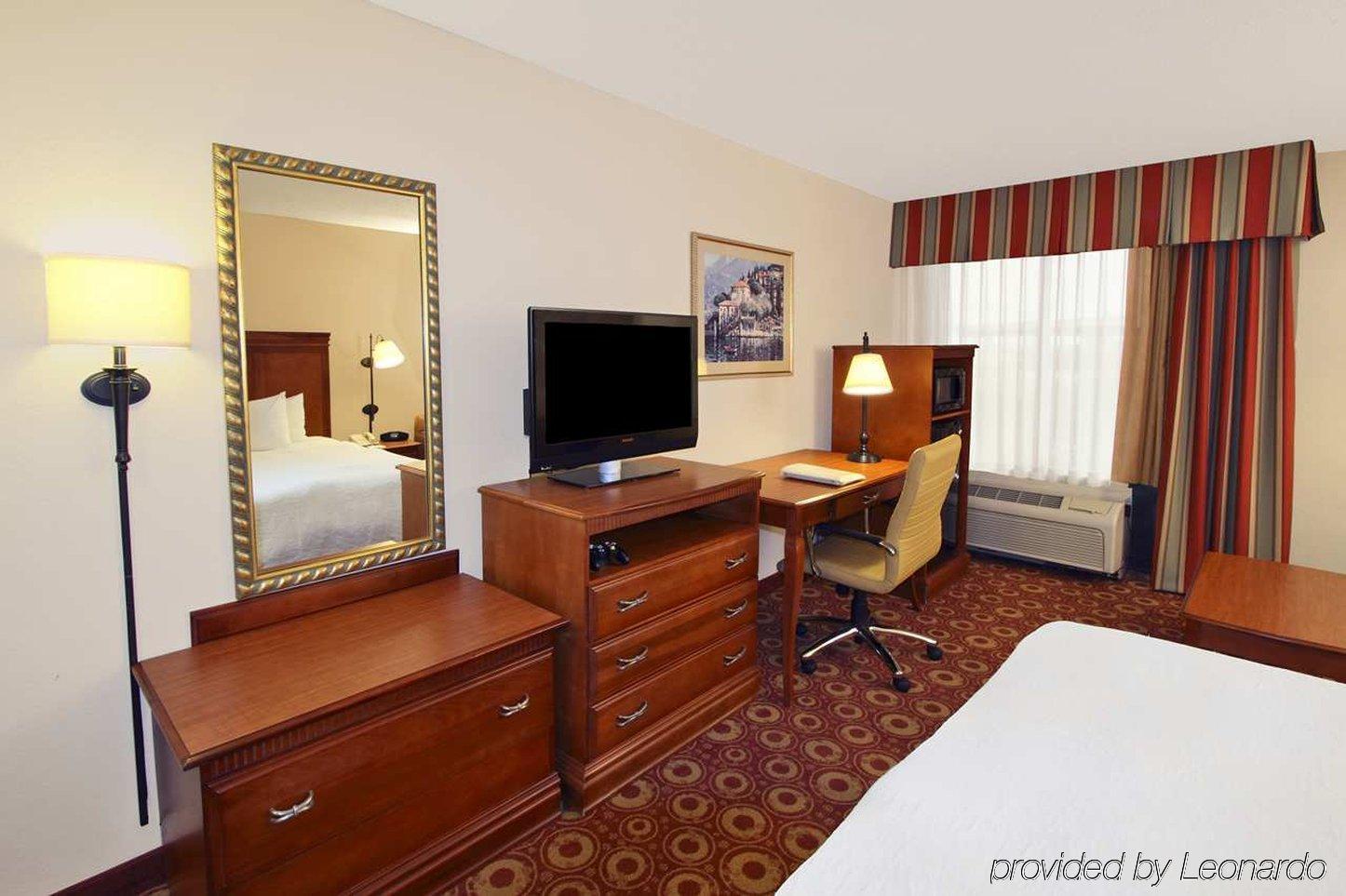 Отель Hampton By Hilton Austin South - I-35 & Ben White Экстерьер фото